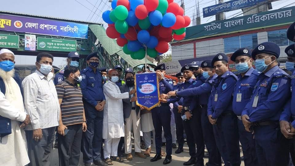 নরসিংদীতে পুলিশের ''বডি ওর্ন' ক্যামেরার উদ্ধোধন